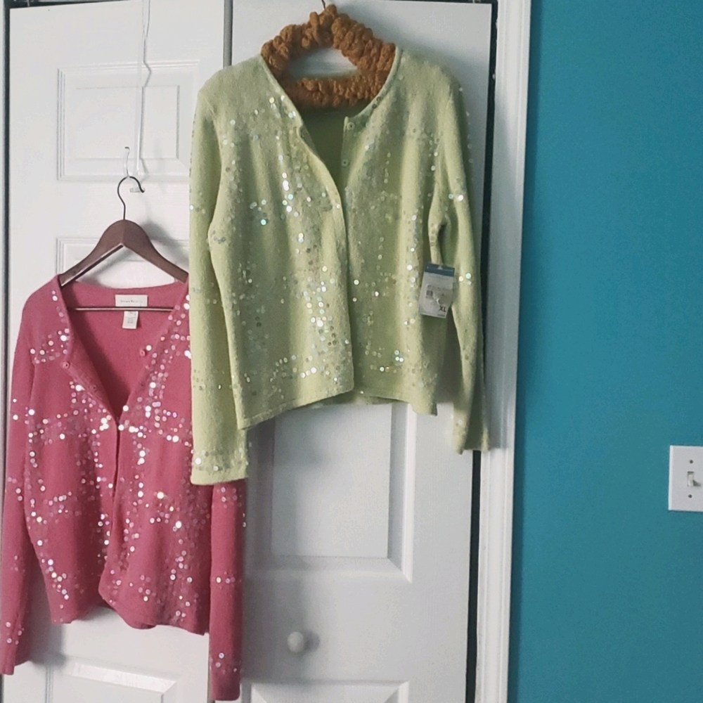 Light sweater,with sequences.